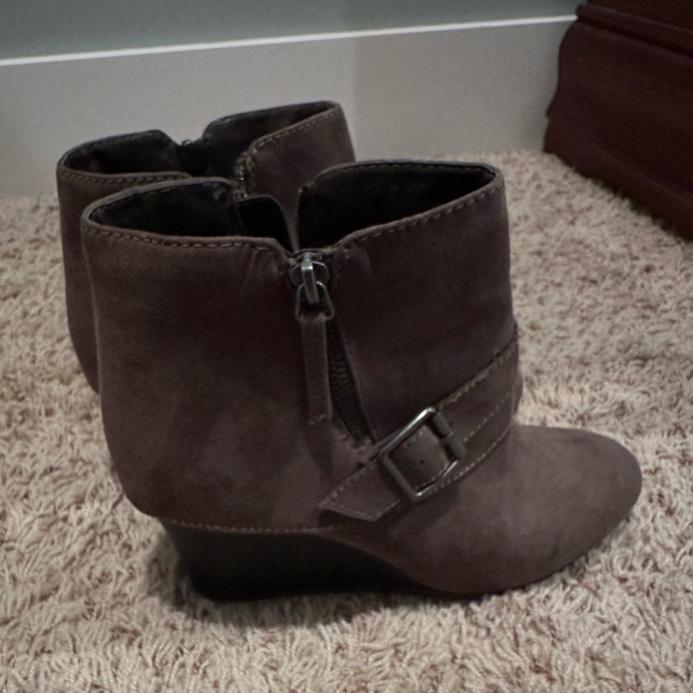 Wedge boot